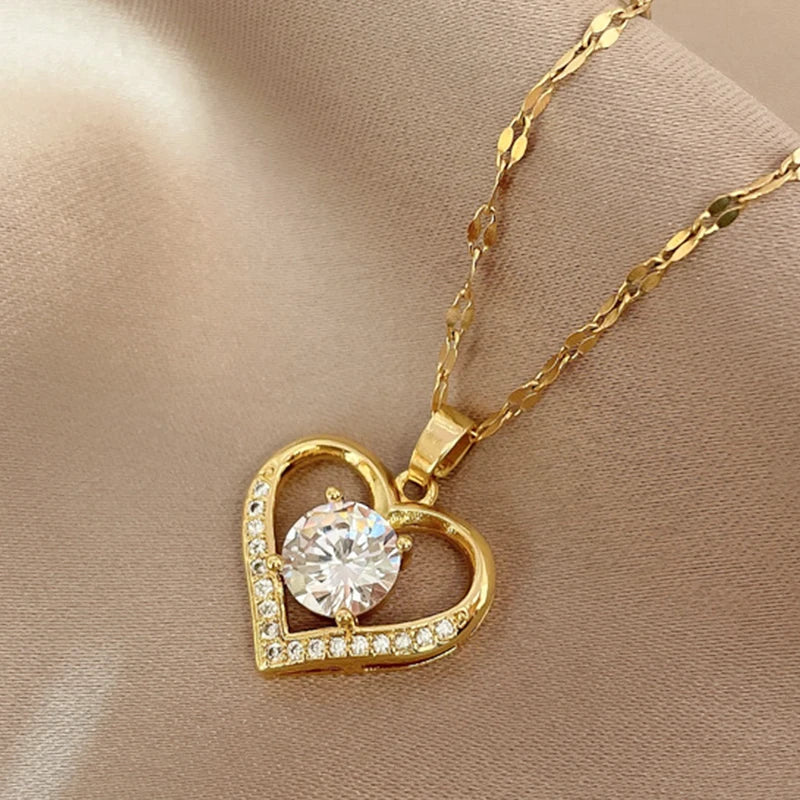 Colar Elegância de Gemas  Pingente de Lábios em Aço Dourado para Ela" shopjponline.com