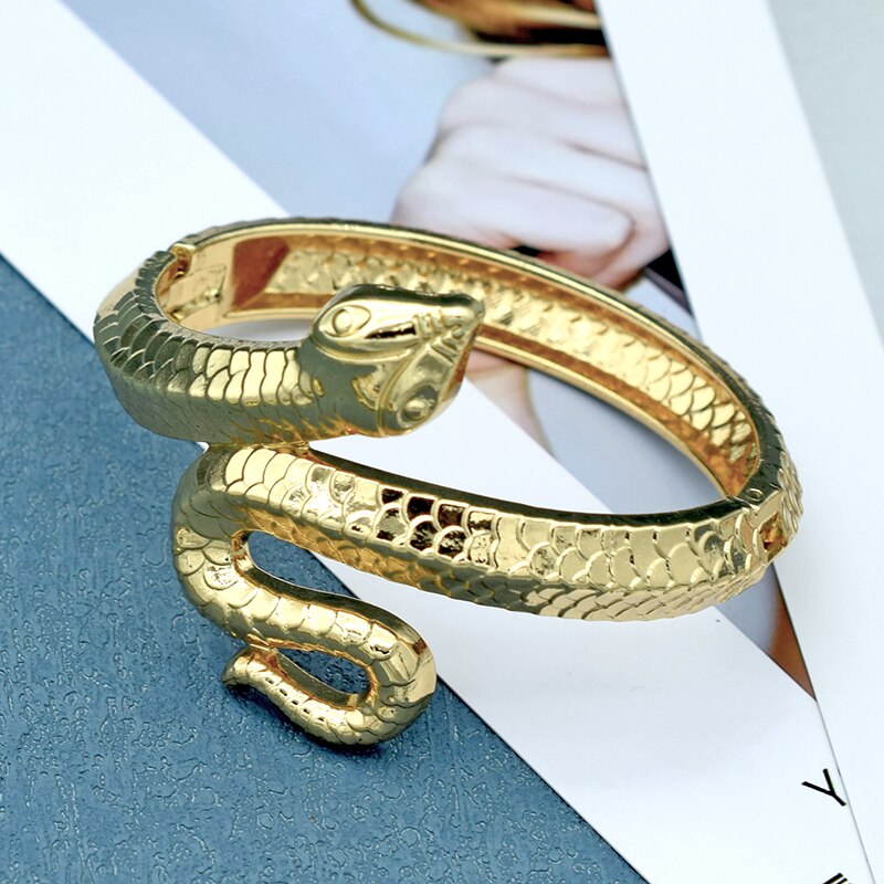 Serpentine Glamour: Luxurious Gold Snake Necklace and Bracelet Set – Unleash Your Inner Diva shopjponline.com