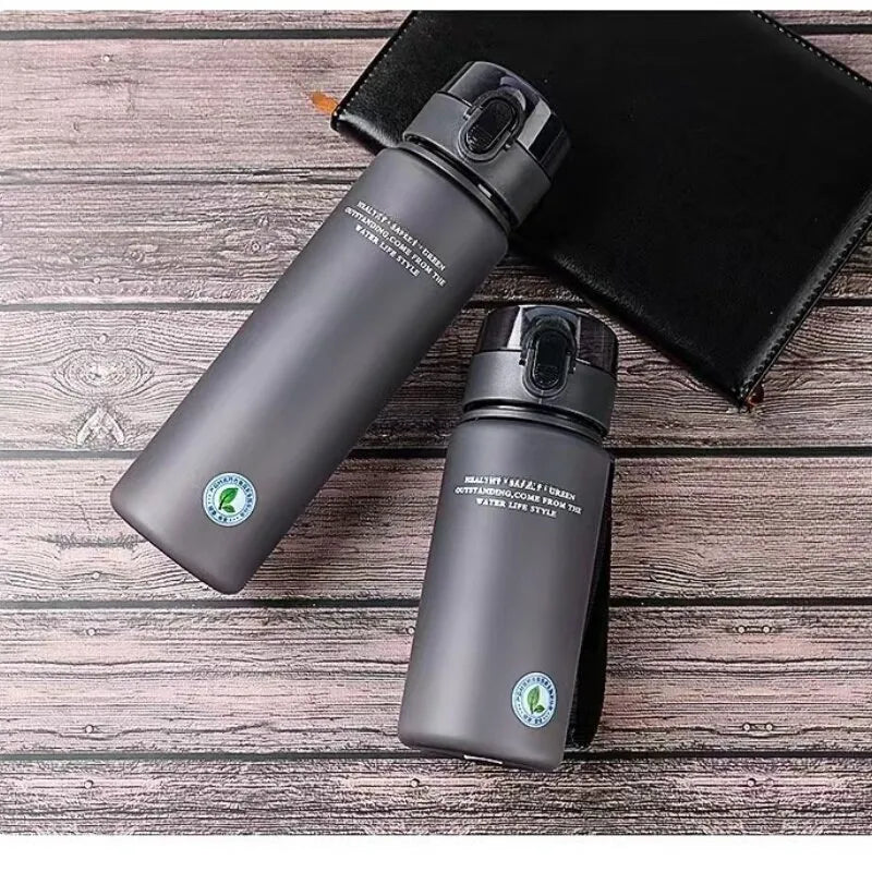 Garrafa Desportiva à Prova de Fugas Livre de BPA de Alta Qualidade para Turismo e Caminhadas shopjponline.com